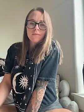 blackwidowlaced online show from April 21, 8:49 pm