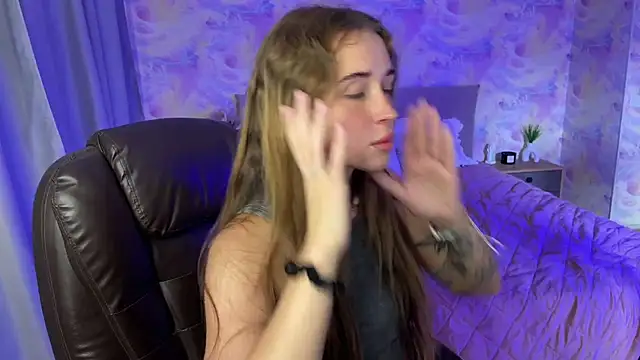 Tiana Belle online show from June 26, 1:29 am
