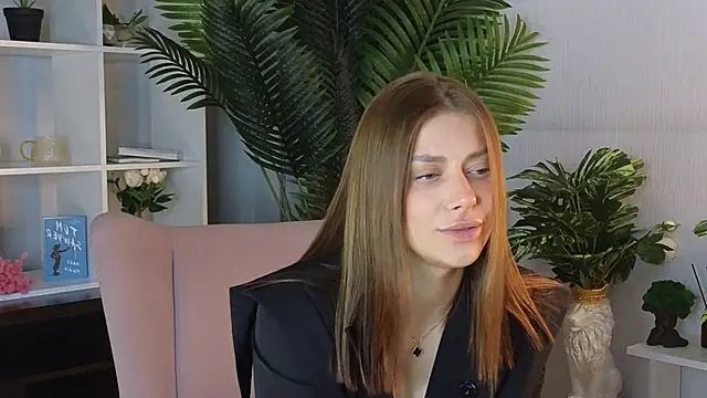 DelaineLindel online show from April 24, 1:47 pm