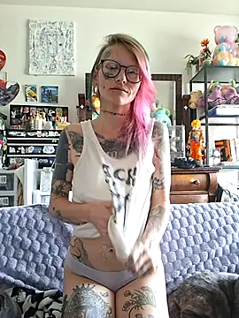 cutiethrash online show from April 21, 11:23 pm