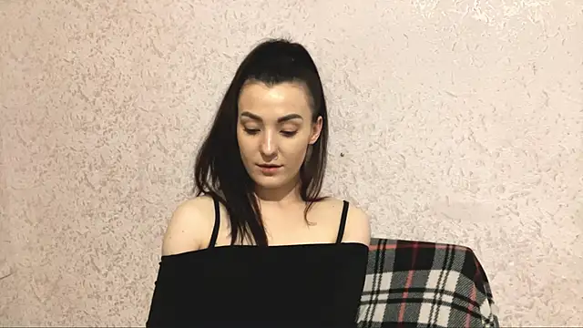 Madisonlovx online show from April 22, 11:13 pm