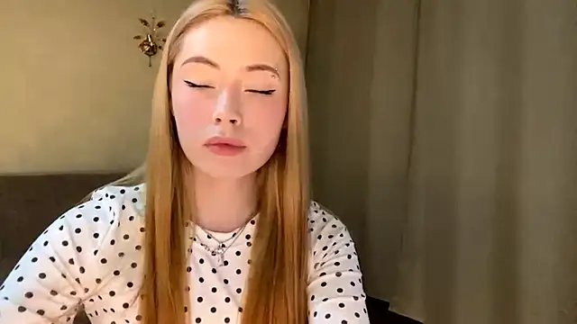 AikoRush online show from April 24, 1:03 pm