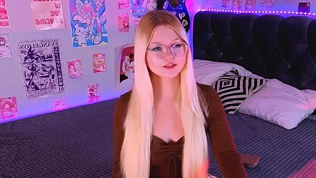 LunariaFox online show from July 24, 2:37 pm