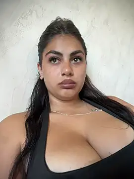 LilyLovell online show from June 12, 2:25 pm