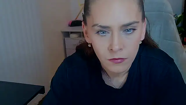 khalessi13 online show from May 12, 9:54 pm