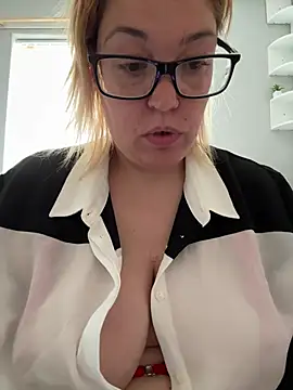 SecretRavenXO online show from June 12, 9:28 am