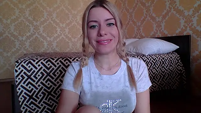 Softy Aura  online show from May 28, 1:20 pm
