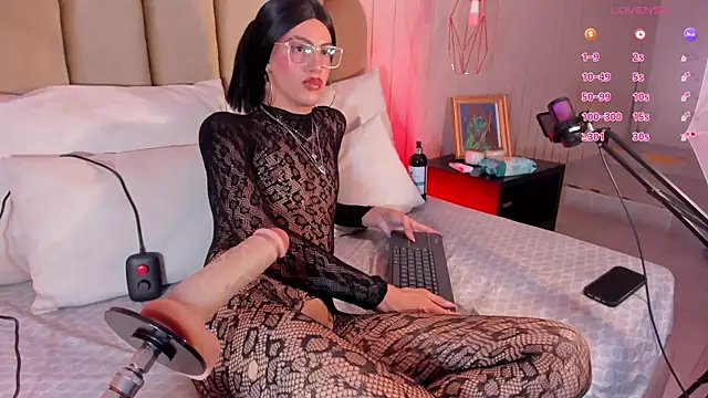 nicki-west online show from June 16, 8:54 pm