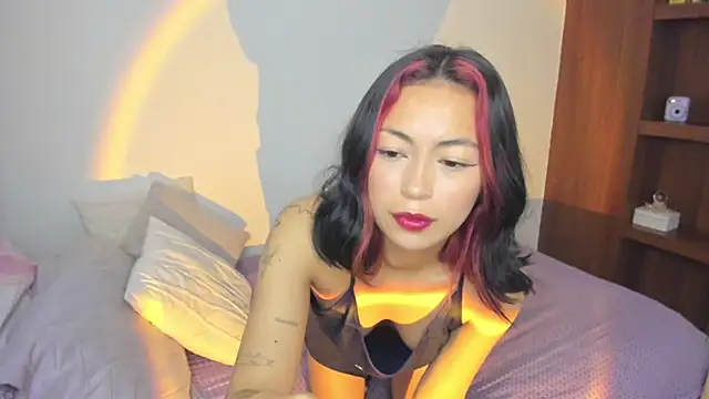 Hanna naoo  online show from July 11, 11:05 pm