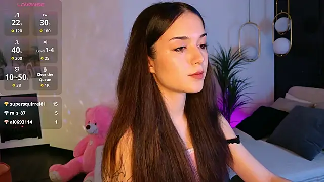 SkinnyEllie online show from May 10, 8:00 pm