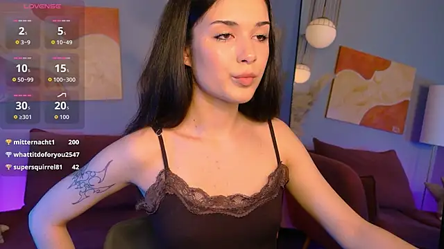 SkinnyEllie online show from May 13, 7:30 pm
