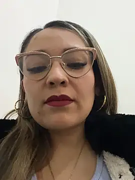 kimismile0414 online show from May 5, 1:08 am