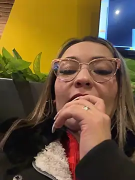 kimismile0414 online show from May 1, 12:36 am