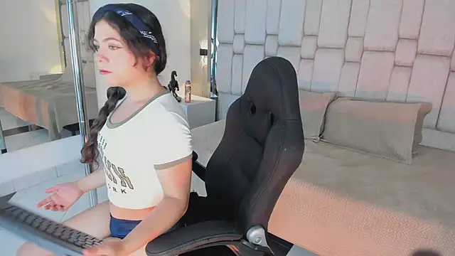 LilithBloom7 online show from June 12, 4:20 am