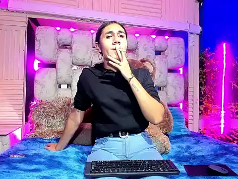 MahiaraHot online show from June 24, 1:54 pm