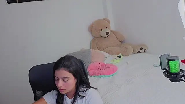 valerihouse  online show from June 18, 12:34 am