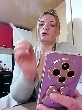 Mommyhotboobies1 online show from April 29, 9:42 pm