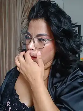 Aurorasaenz  online show from July 7, 2:42 pm