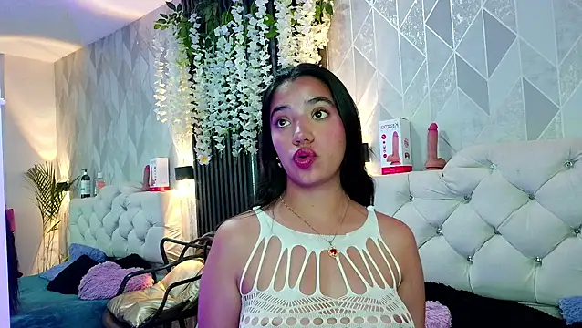 Zaira bonny online show from June 13, 9:45 pm