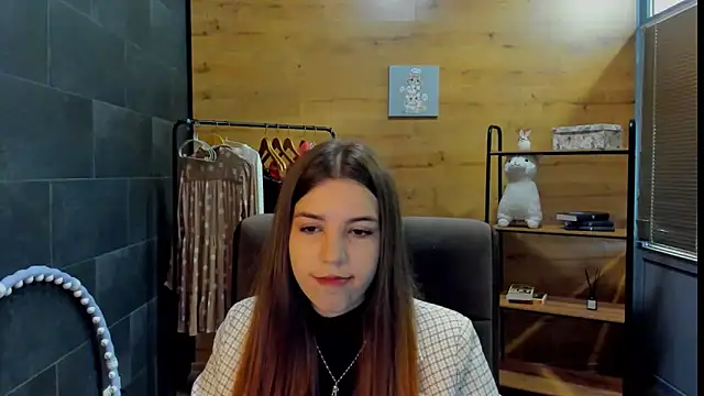RuthhCox online show from May 18, 9:37 am