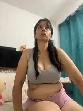 Soy Camila8 online show from August 2, 1:30 am