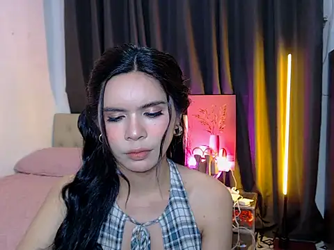 Alexandra Kenn online show from July 18, 1:24 pm