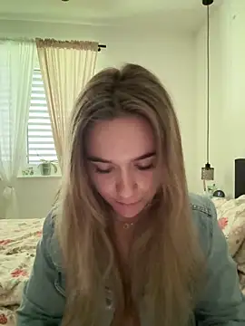 LillyStarr online show from June 11, 8:44 am