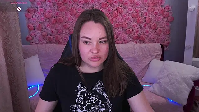 DaisyMoonn online show from May 6, 7:01 am