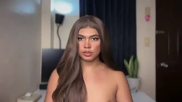 OliviaLuxee online show from May 5, 6:55 pm