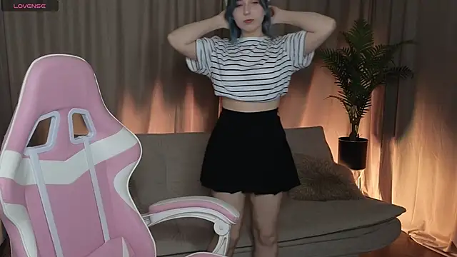 AliceIsmar online show from May 7, 7:17 pm