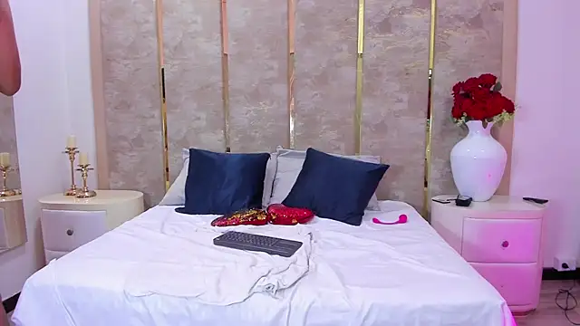 AishleAndSmith online show from June 12, 9:39 am