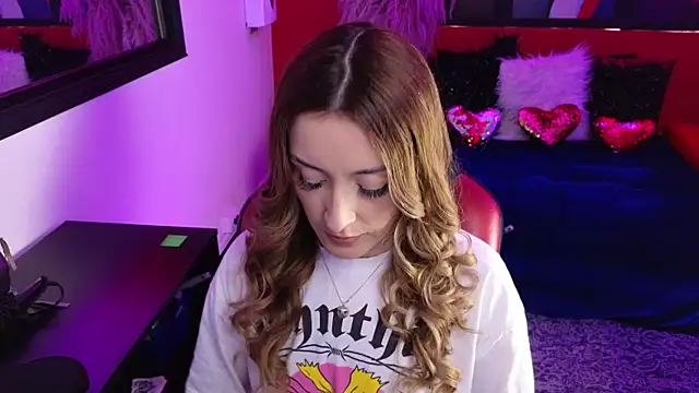 anikajhonsson online show from July 22, 9:05 pm