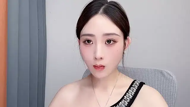  222Mia online show from June 24, 8:35 am