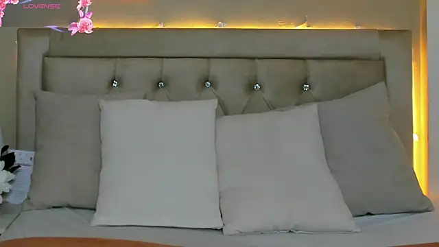 EmilyWinter  online show from June 3, 12:17 pm