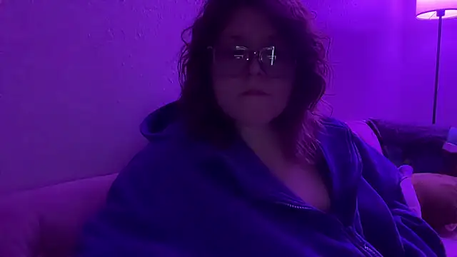 cozyqt94 online show from May 17, 1:49 am