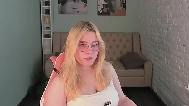 StellaVanilla online show from May 12, 2:02 pm