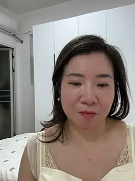 xichunhh online show from May 13, 12:44 pm