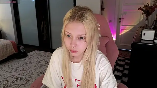 freiberggg online show from May 15, 3:15 pm