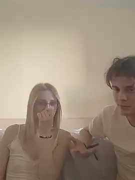 LauraundSteve  online show from May 16, 6:29 pm