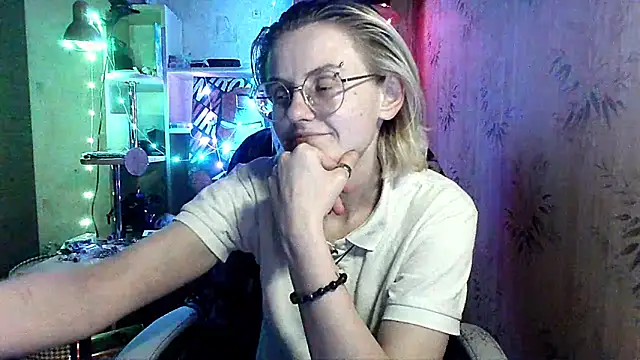   Freya    online show from May 18, 10:05 pm