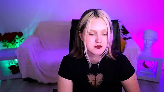 ViolettWoods online show from July 6, 8:52 am