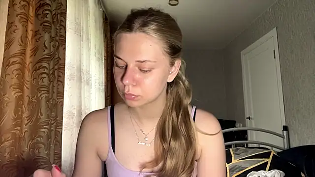 HoneysPiee online show from June 14, 10:26 am