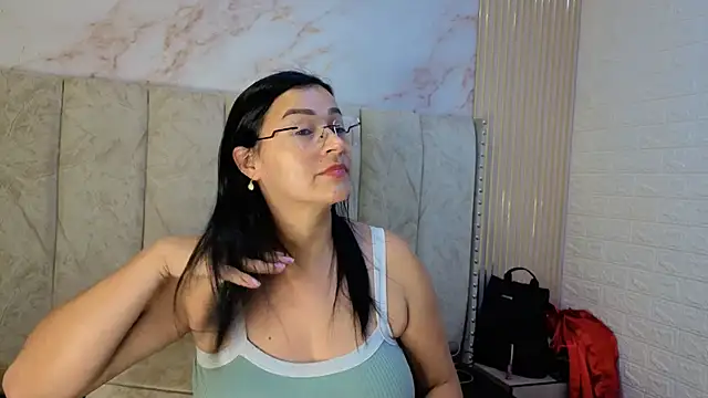 JuliaFerrer online show from May 17, 5:28 am