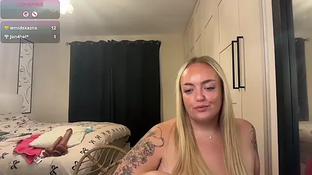 CurvyWetWife online show from July 7, 8:29 am