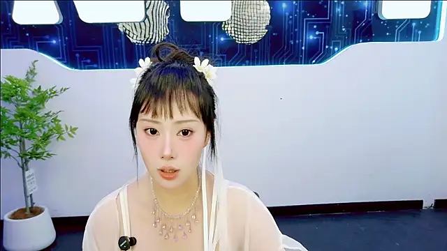 Nicole-- online show from May 18, 6:41 am
