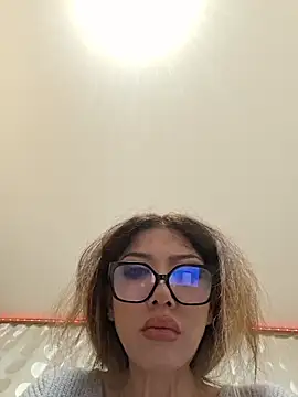 JessicaNichols  online show from June 14, 12:05 pm