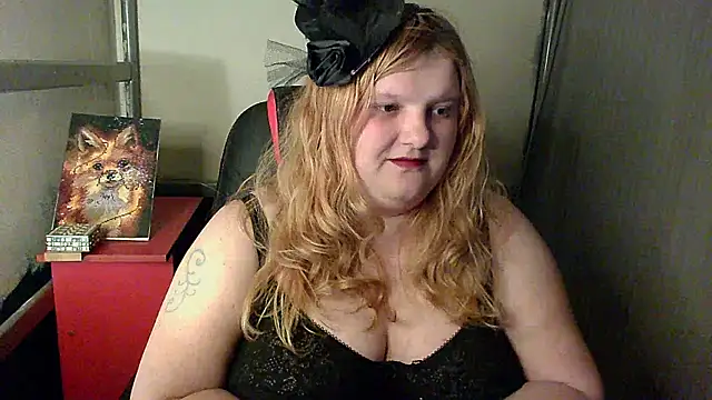 Freya Fellie online show from May 24, 7:35 pm