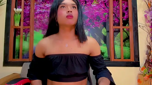 guinevere lux online show from May 20, 12:46 pm