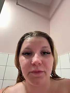 LucieLouBabe online show from June 1, 10:32 pm