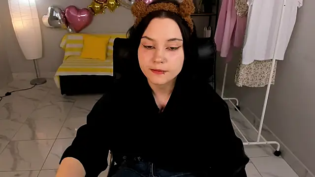 Veronica McKinney online show from May 21, 12:36 pm
